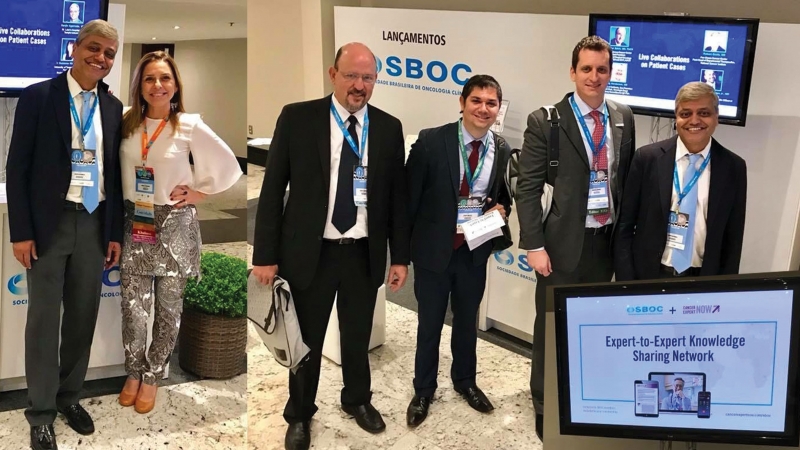 Na primeira foto, Sanjiv Agarwala e Cinthya Sternberg. Na outra, Alberto Wainstein, Cícero Martins, Rodrigo Munhoz (vice-presidente para Ensino da Oncologia da SBOC) e Sanjiv Agarwala