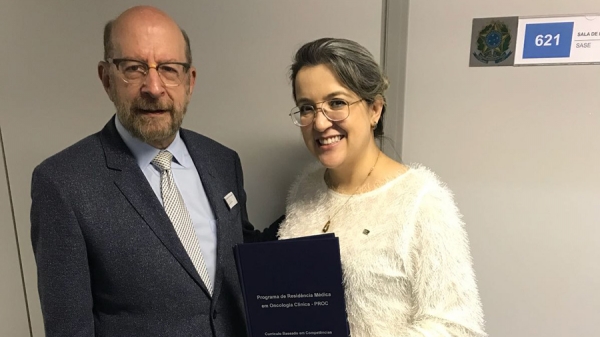 Sergio D. Simon, da SBOC, e Rosana Leite de Melo, da CNRM