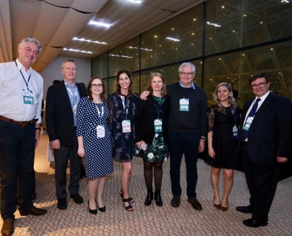 Comissão Organizadora do ESMO Summit: Ronald de Wit (ESMO), Keith McGregor (ESMO), Katharine Fumasoli (ESMO), Jill Madden (ESMO), Solange Peters (ESMO), Fortunato Ciardiello (ESMO), Cinthya Sternberg (SBOC), e Andrés Cervantes (ESMO)