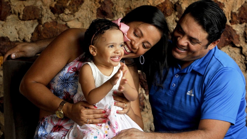 Após concluir o tratamento, Clidineia Inez do Nascimento engravidou de Lídia, hoje com 1 ano e 10 meses. Foto: Ernesto Rodrigues/Estadão